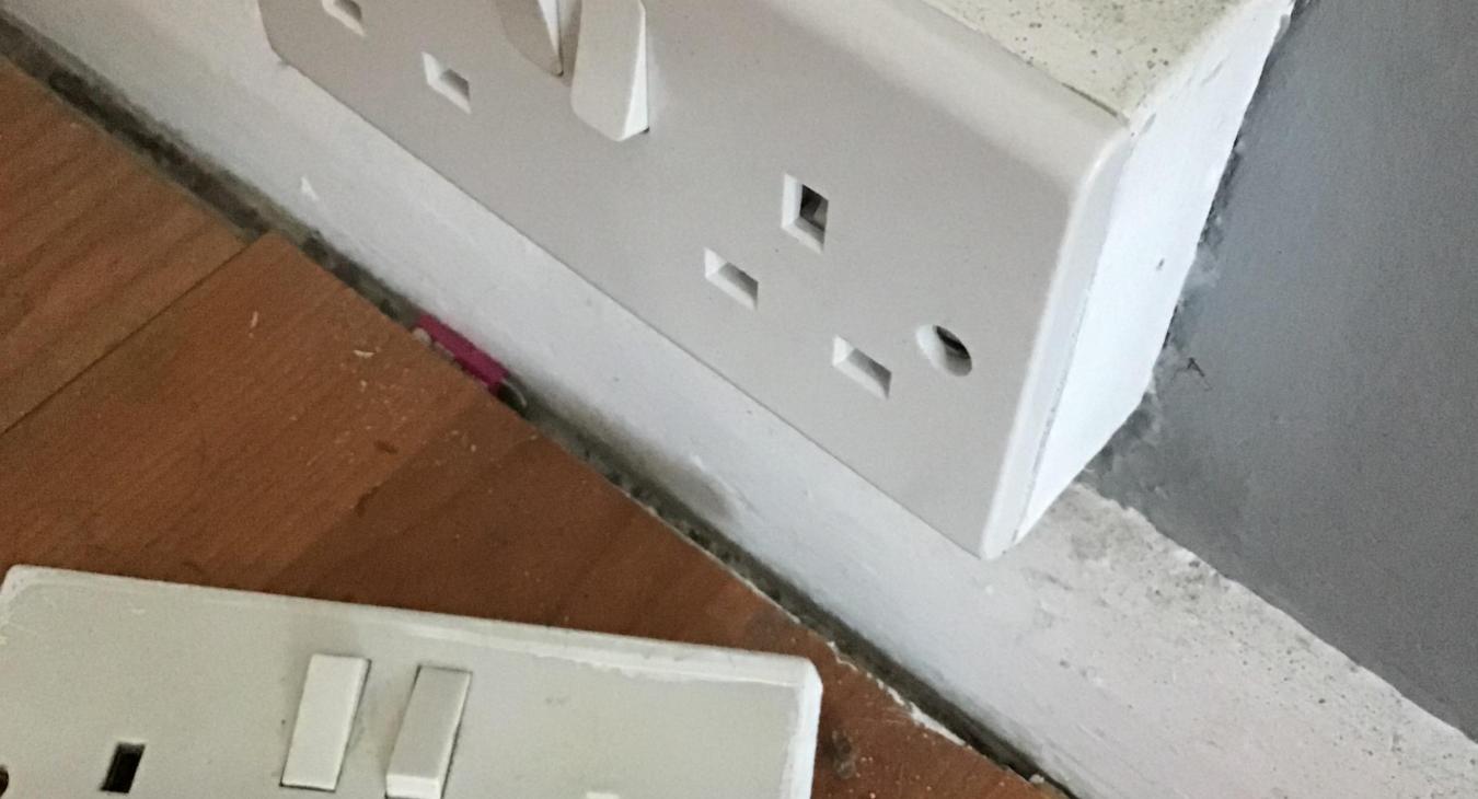  Swift Remediation: EICR Quick Wins Electrician Replaces Socket with Small Crack for Enhanced Safety!