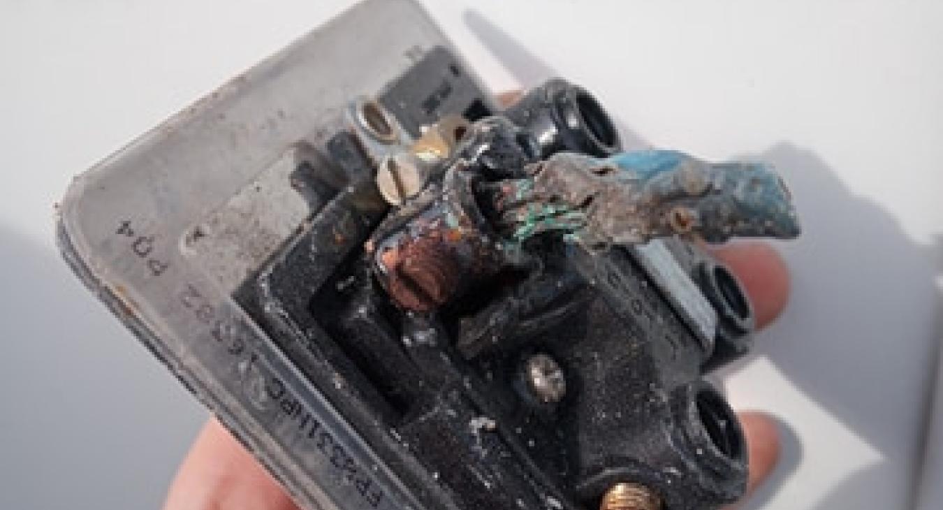Residential Electrician Replaces Burnt cooker isolator due to loose connections