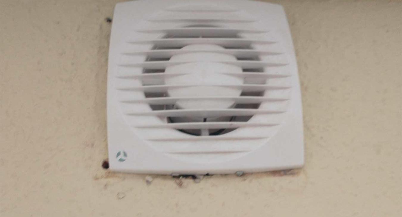 A new extractor fan we installed to replace the broken one in a commercial premises