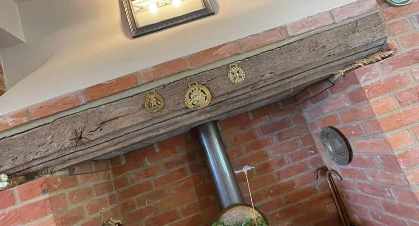small job electrician in Canterbury, kent, replacing a wall light