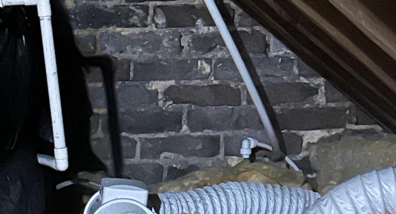 This customer came to us with this poorly bathroom extractor fan