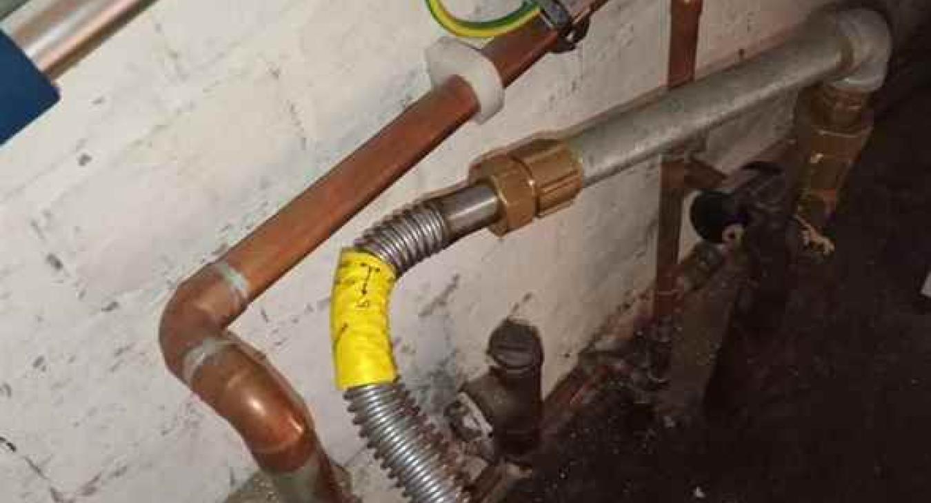 Checking bonding to gas pipes